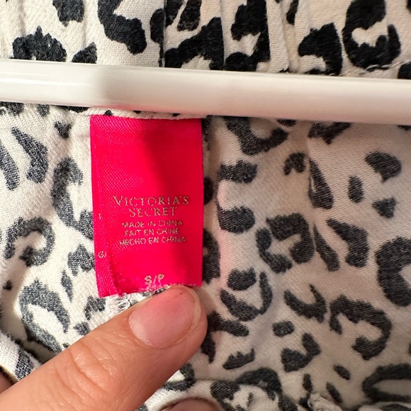 COPY - Victoria’s Secret pajamas set size S black and white cheetah print pjs - Picture 6 of 13
